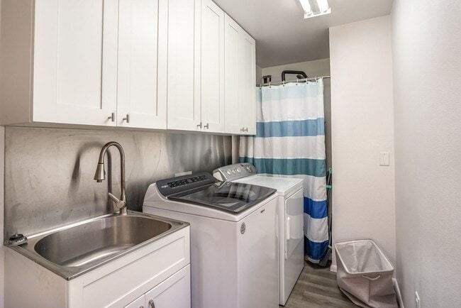 Building Photo - Beautifully Appointed Fully Furnished 4 bedroom/3 bathroom Kuau BayView House w/ Ocean views