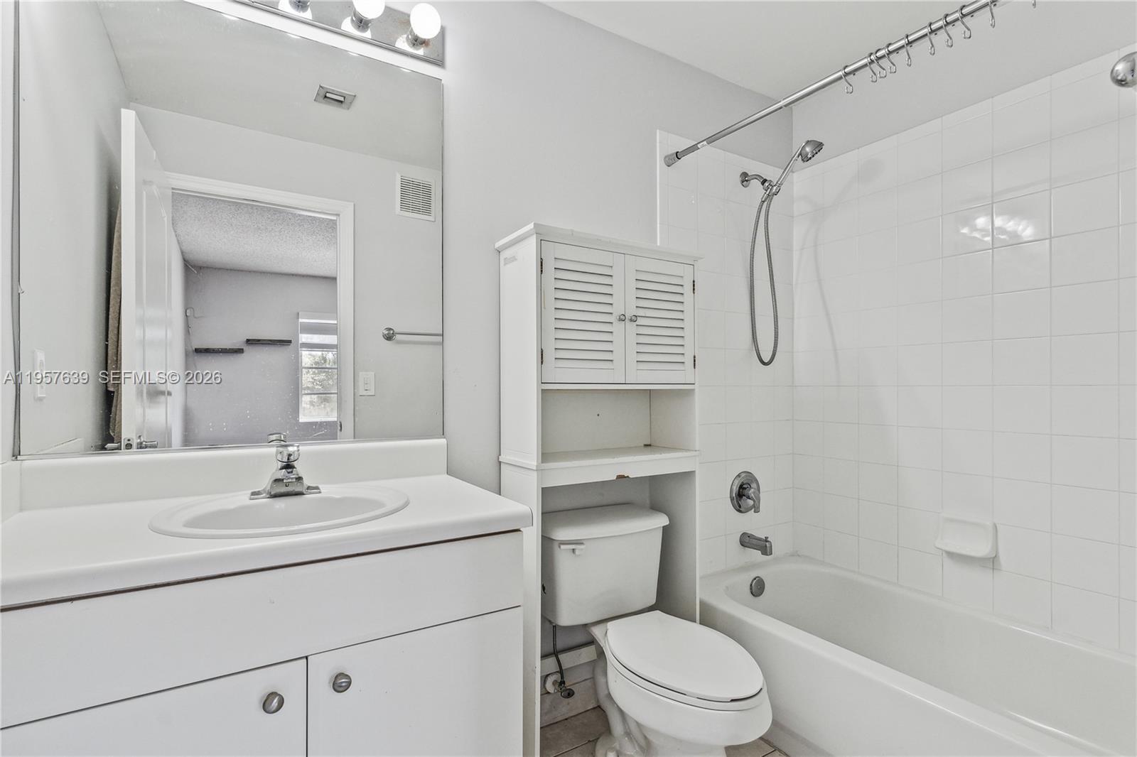 Building Photo - 5758 NW 48th Ave