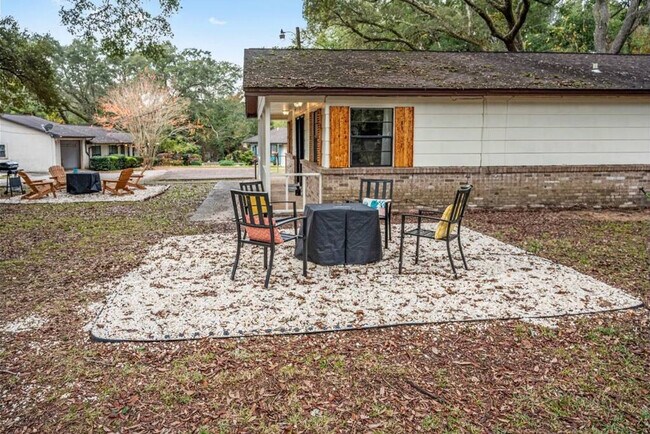 Building Photo - 2001 N 61st Ave