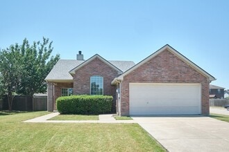 Building Photo - 501 Harvard Dr
