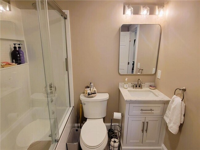 Building Photo - 18 Palmer St