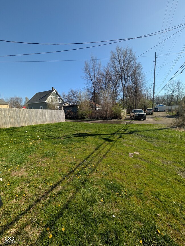 Building Photo - 451 W 26th St