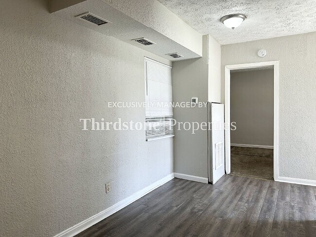 Building Photo - 1861 Bisbee St