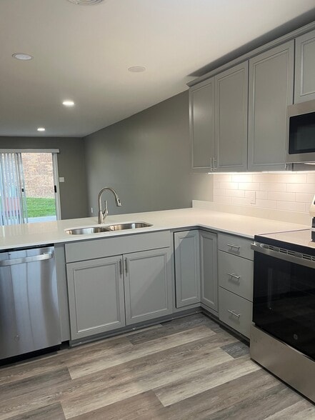 Building Photo - 108 Shady Brook Dr