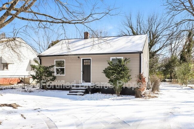 Building Photo - 728 Everett St