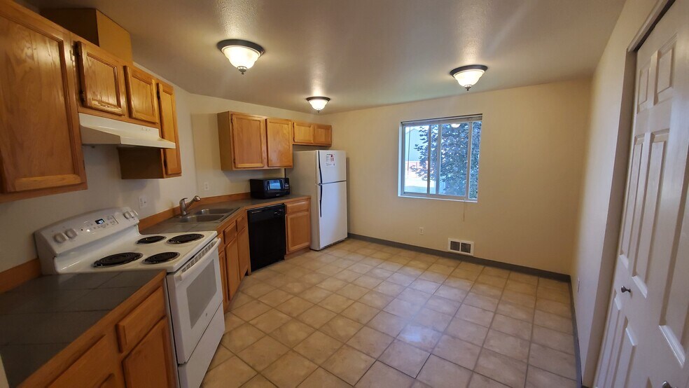 Building Photo - 2112 Yellowstone St