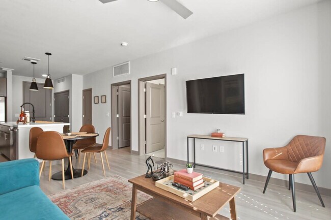 Building Photo - 400 N 2nd Ave