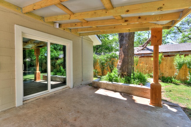 Building Photo - Remodeled Retreat w/ Covered Patio, Front ...