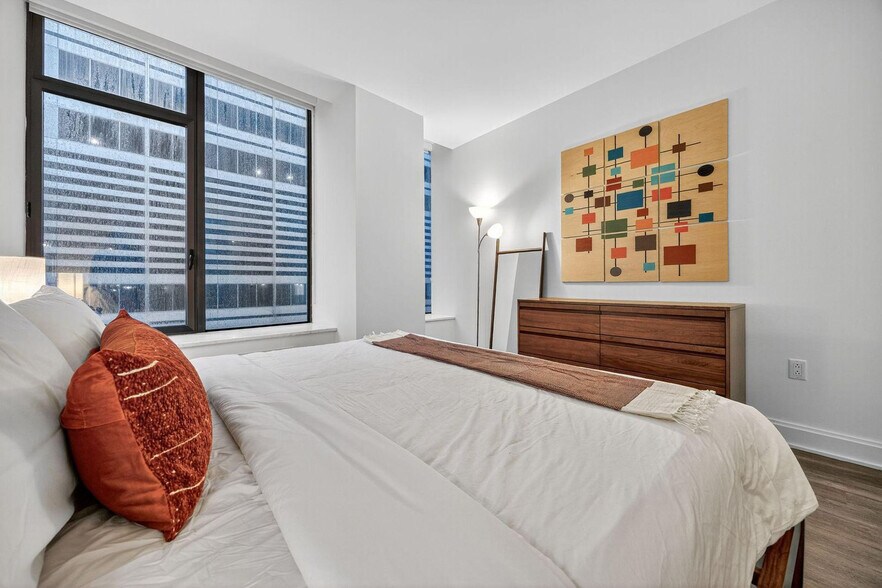 Building Photo - 10 Hanover Square