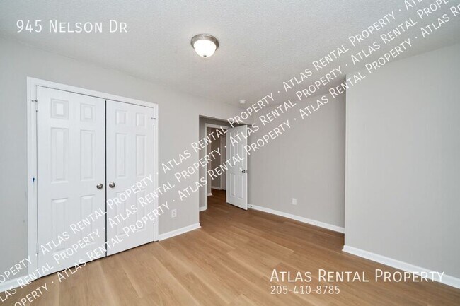 Building Photo - 945 Nelson Dr