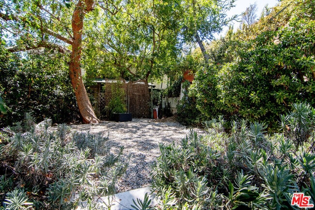 Building Photo - 2553 Glen Green St