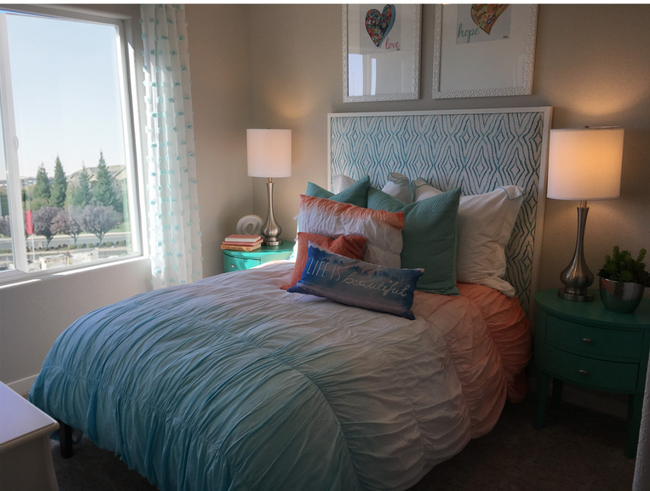 Building Photo - Gorgeous 4 Bedroom 3.5 bath home