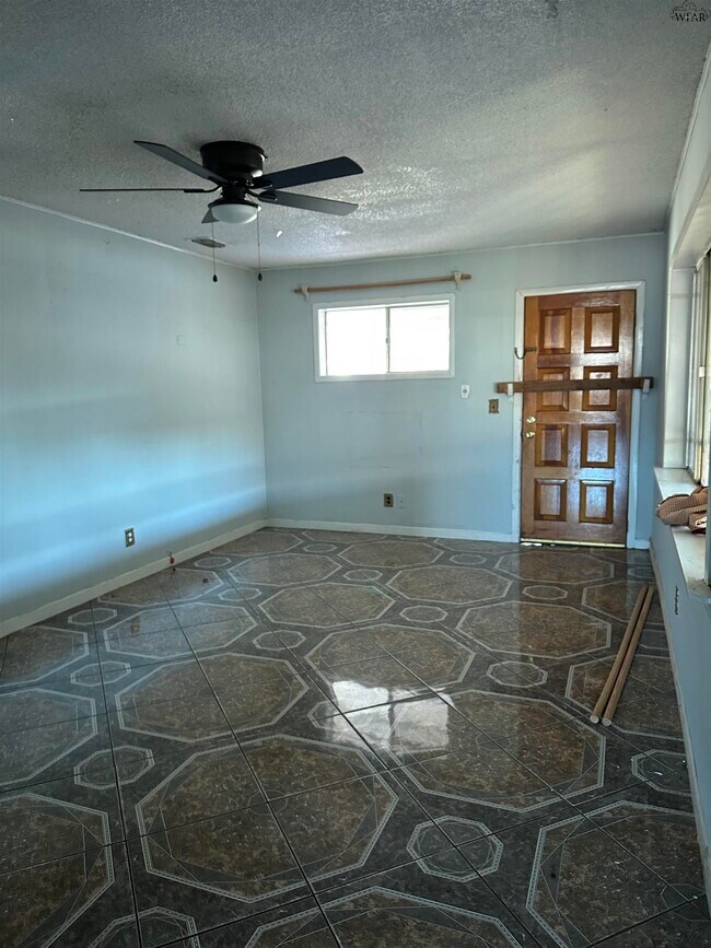 Building Photo - 1633 Orchard Ave