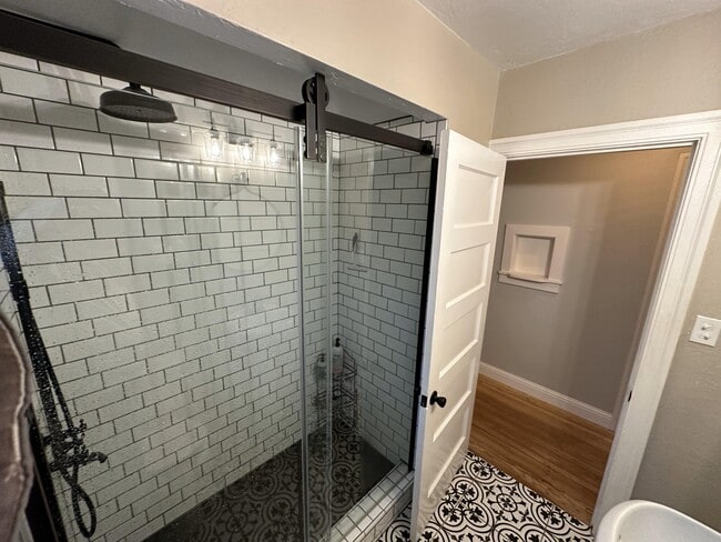 Building Photo - 608 Neal St