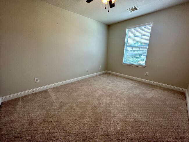 Building Photo - 16130 Limestone Lake Dr
