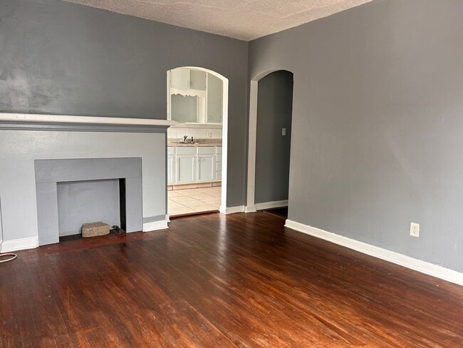 Building Photo - 810 N Glendale St