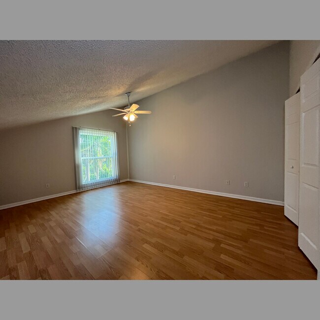 Building Photo - 7247 Albany Rd