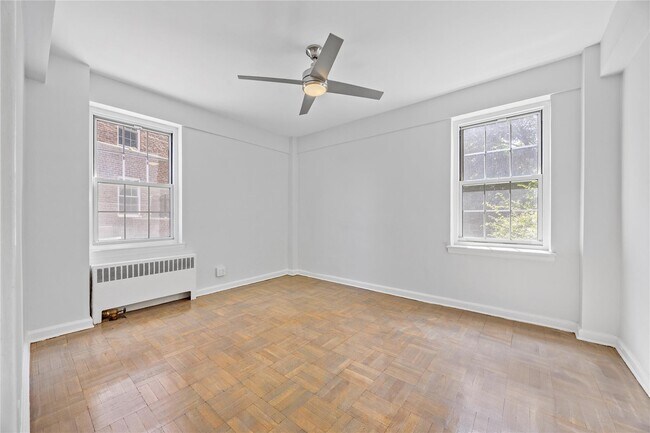 Building Photo - 210 Pelham Rd