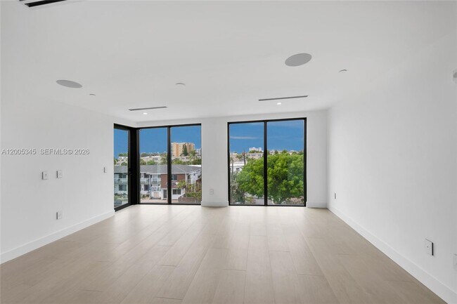 Building Photo - 3222 NE 7th St