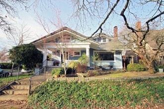 Building Photo - 803 NE Laurelhurst Pl