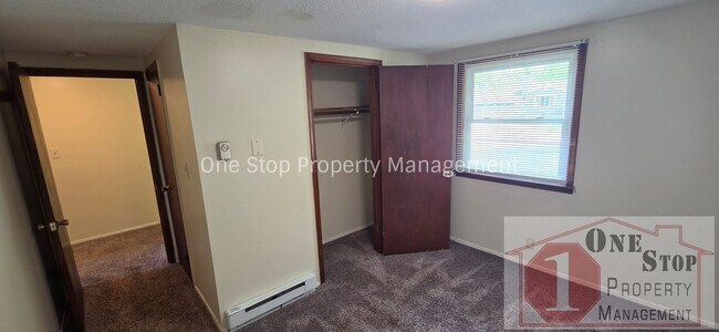 Building Photo - 5020 NW High Dr Terrace