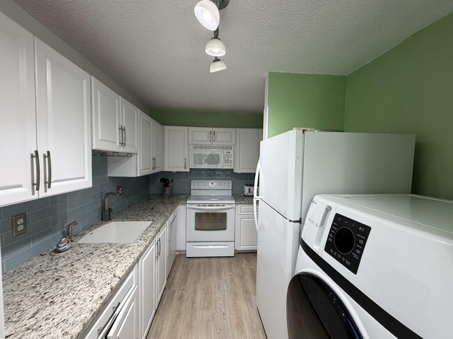Building Photo - 2520 Pansy Ln