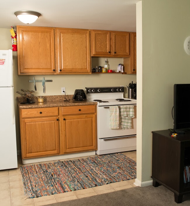 Building Photo - The Courtyards of Miami