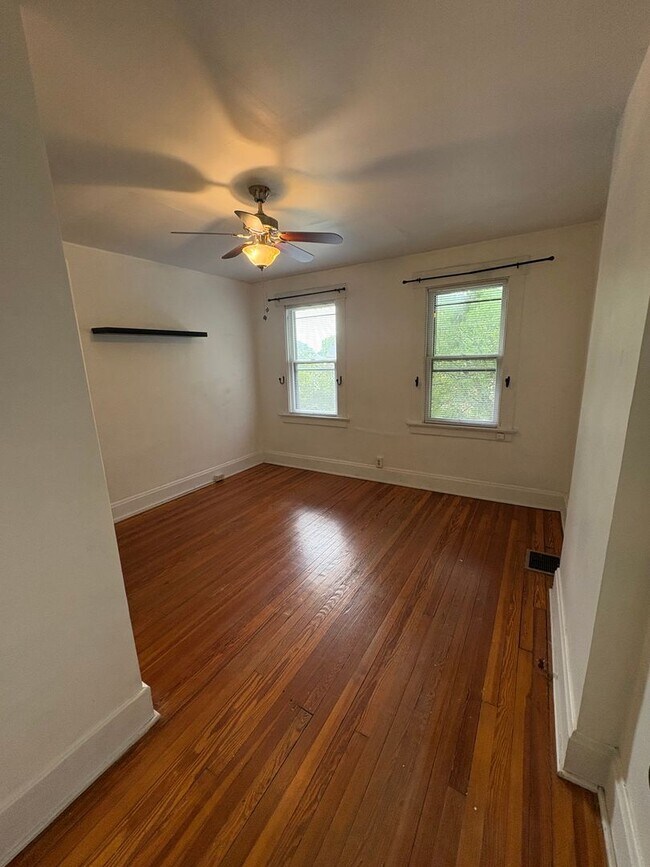 Building Photo - 2 Bedroom 1 Bathroom in German Village