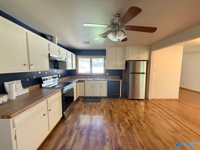 Building Photo - 1012 Strong St