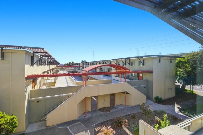 Building Photo - 1208 Admiralty Ln