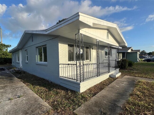 Building Photo - 614 Paw Paw St