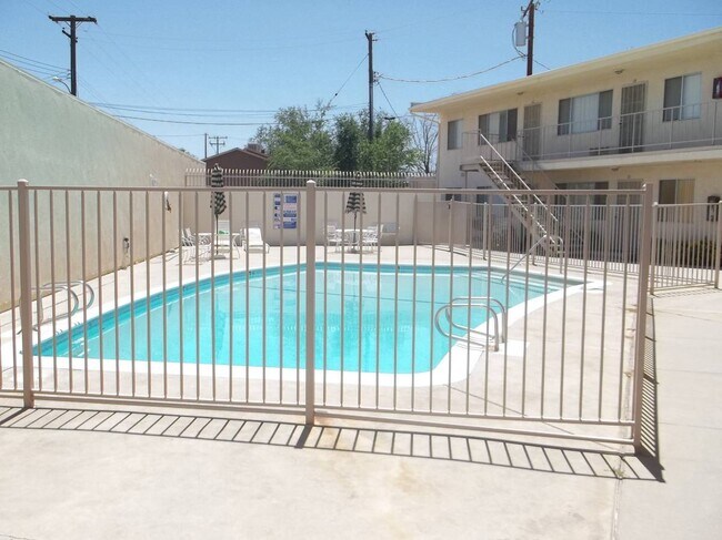 Building Photo - 522 E Avenue Q5