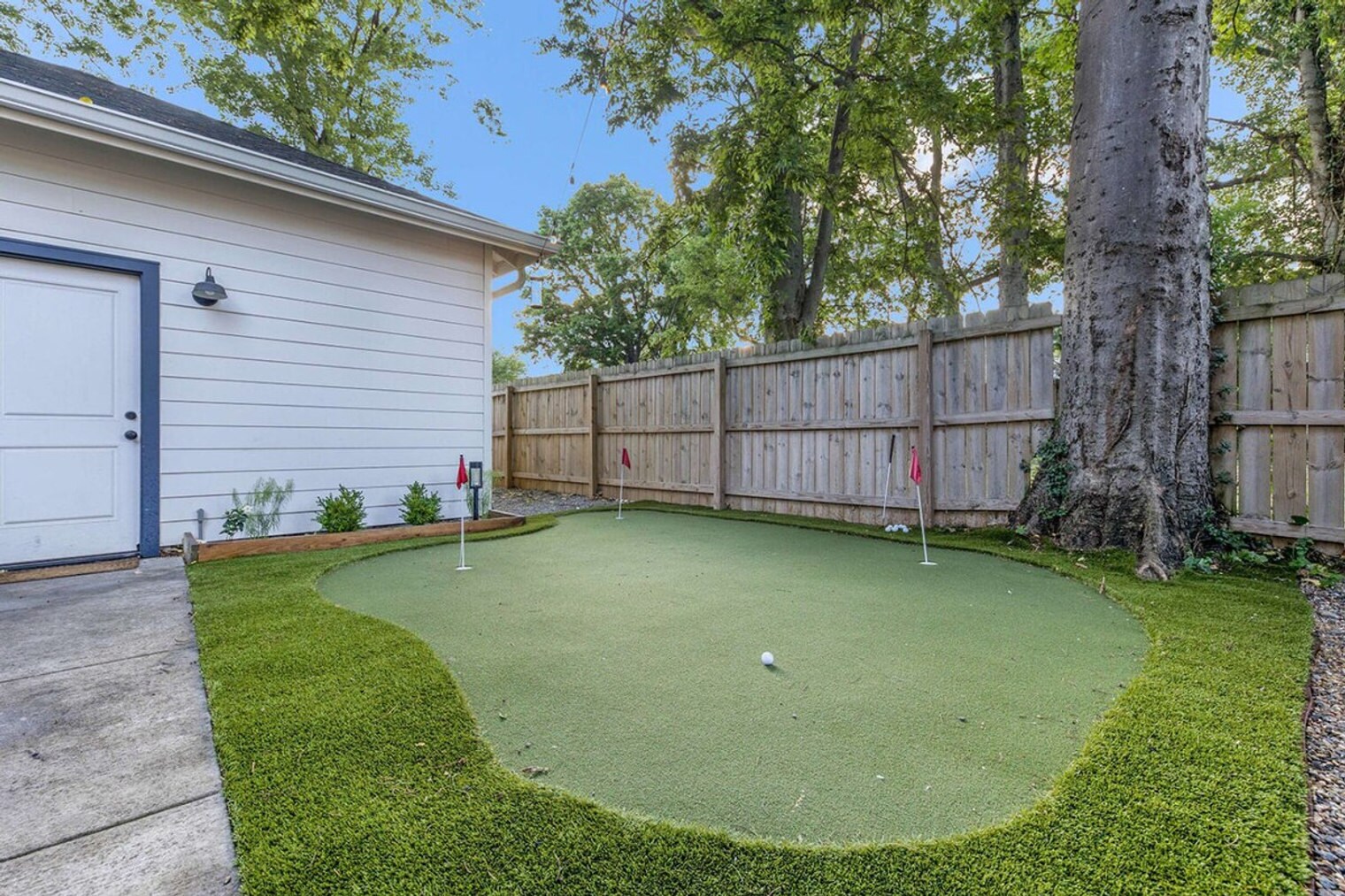 Building Photo - 925 11th Ave N