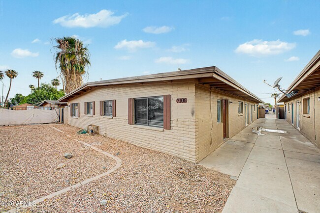 Building Photo - 7106 N 68th Ave