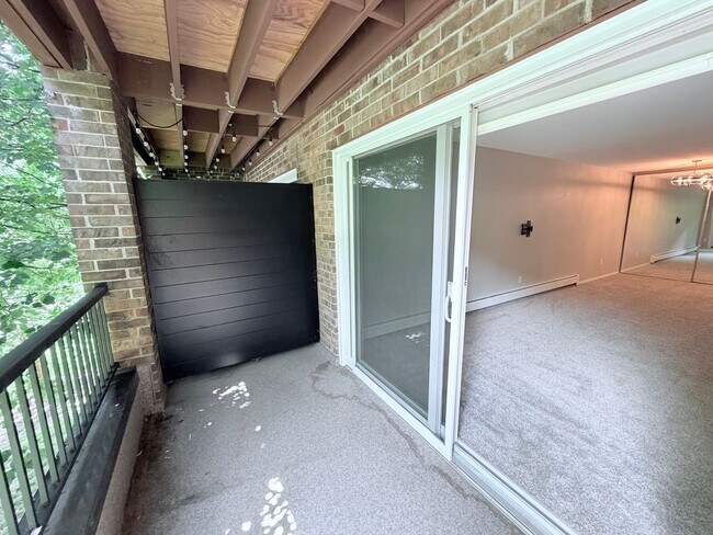 Building Photo - Large 1BR Condo with Patio, Heated Parking, Pool, Sauna & Tennis Courts!