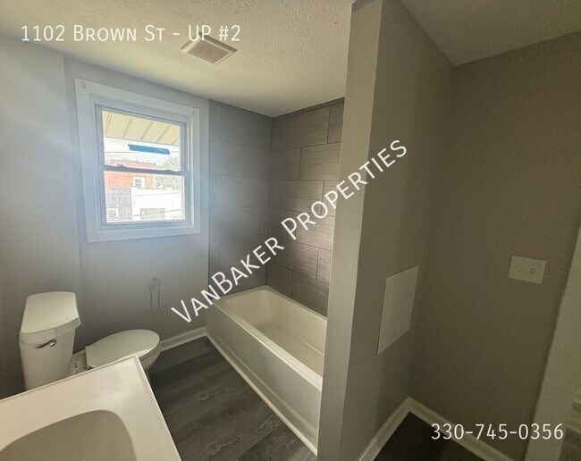 Building Photo - 1102 Brown St