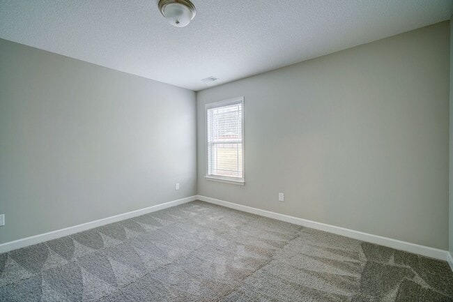 Building Photo - 732 Shelburne Ln