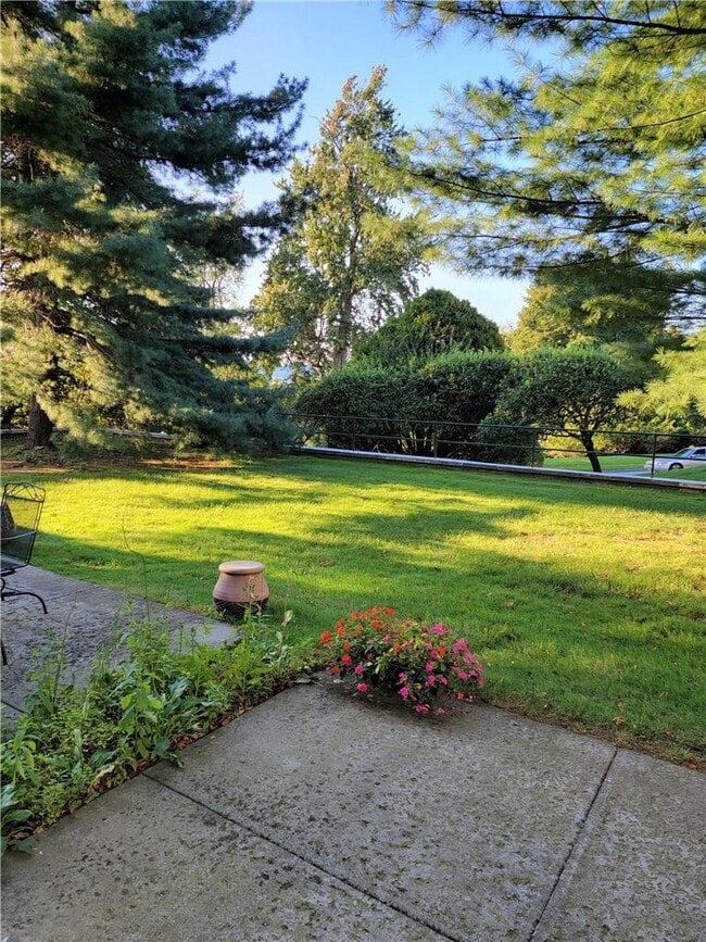 Building Photo - 1402 Villa Dr
