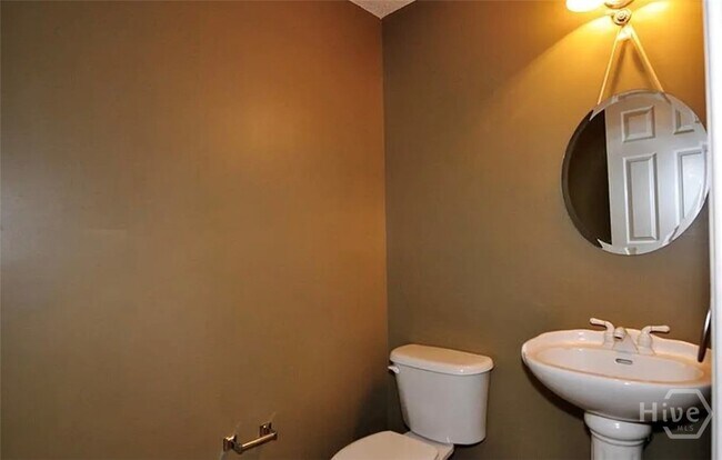 Building Photo - 75 Oak Ridge Cir