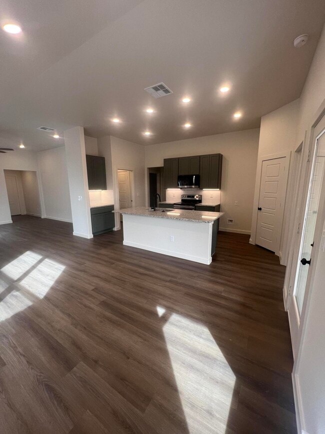 Building Photo - 3111 140th St