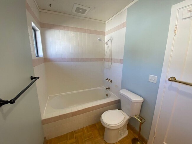 Building Photo - Inviting Pacific Grove Home!