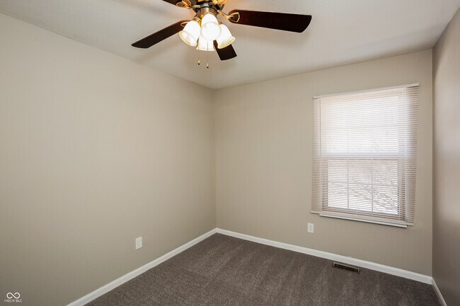 Building Photo - 6002 Tybalt Dr