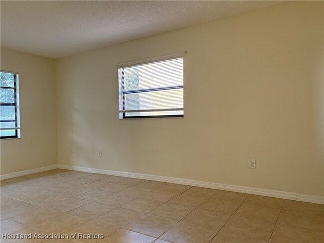 Building Photo - 4817 Vilabella Dr