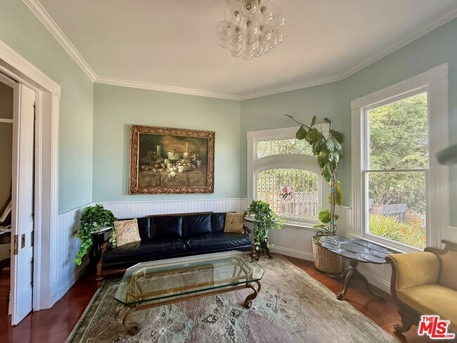 Building Photo - 370 Main St