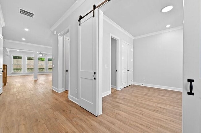 Building Photo - Beautiful 5 bedroom house in Bellmoore Par...