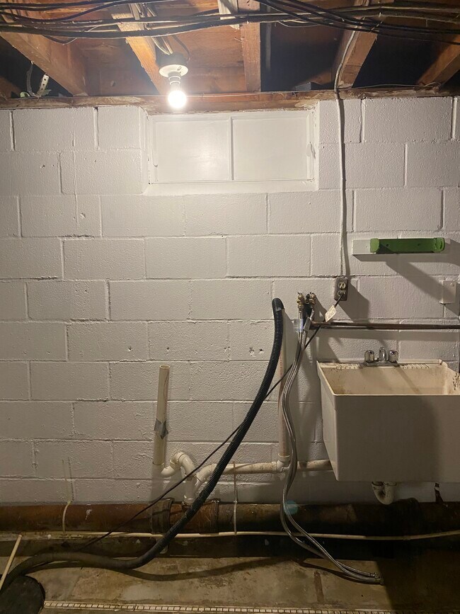 Hook up for washer and dryer - 3281 Randy Rd