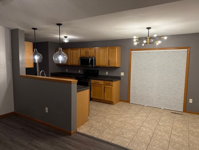 Building Photo - Remodeled 3BR 3BA Duplex in Black Earth –  $2800 month