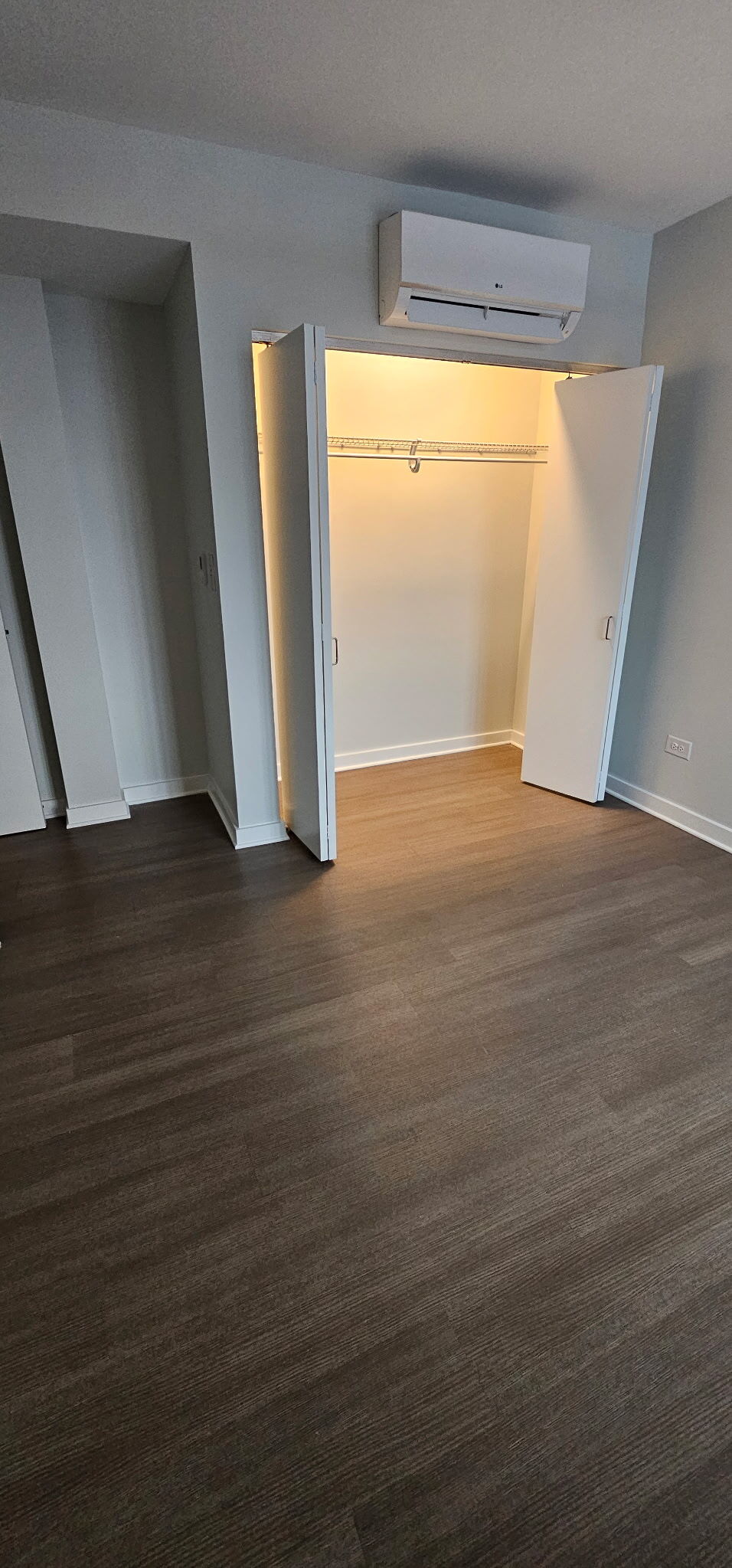 Building Photo - 2857 N Clybourn Ave