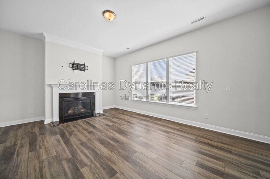 Building Photo - 1106 Cigar Ln