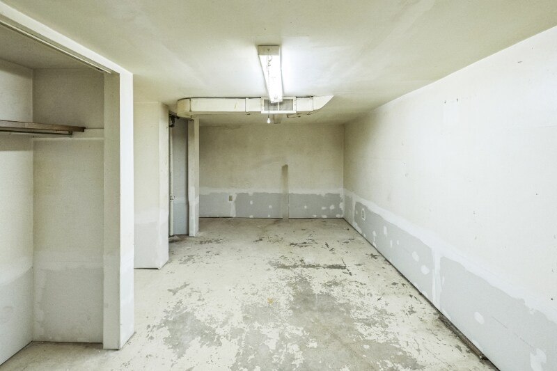 Building Photo - 10128 Cloverdale Dr